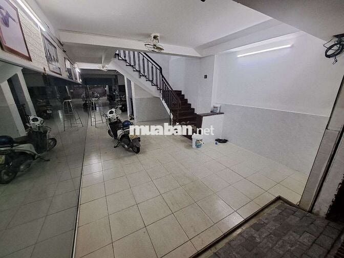 Nhà mặt tiền 30m, dt 100m2 cho 4 lầu, 1 trệt, 1 hầm gửi xe ô tô