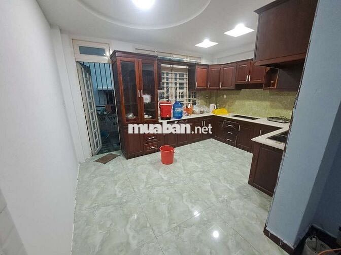 Nhà mặt tiền 30m, dt 100m2 cho 4 lầu, 1 trệt, 1 hầm gửi xe ô tô