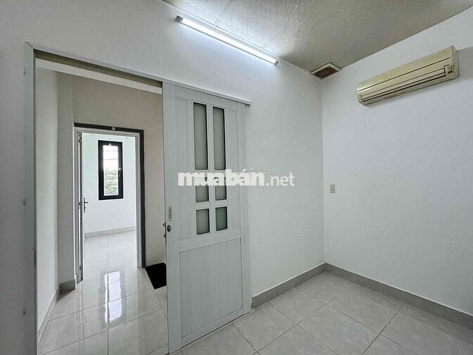 Bán Nhà 2 phòng ngủ Hẻm 6m cách Lê Văn Lương 50m