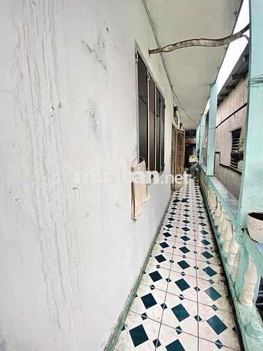 BÁN NHÀ 2 TẦNG. 5x16 VUÔNG VỨC. HXH CÁCH TRƯỜNG CHINH 20M. CHỈ 6,X TỶ