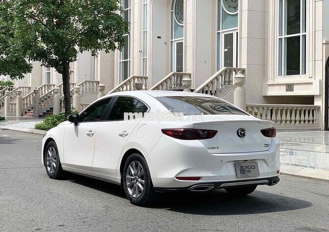 Mazda 3 Luxury 2023 - Odo 2,2vkm còn thơm mùi mới