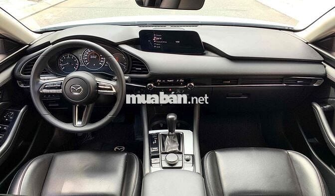 Mazda 3 Luxury 2023 - Odo 2,2vkm còn thơm mùi mới