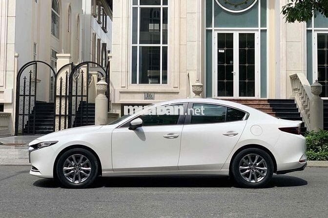 Mazda 3 Luxury 2023 - Odo 2,2vkm còn thơm mùi mới