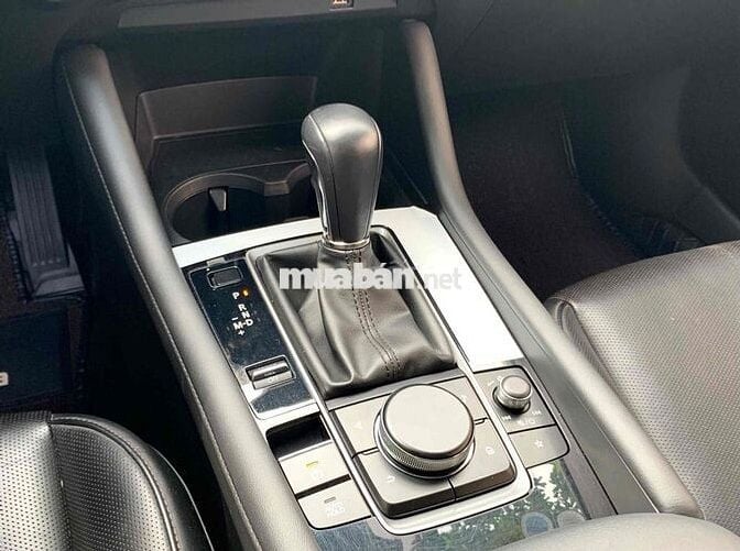 Mazda 3 Luxury 2023 - Odo 2,2vkm còn thơm mùi mới