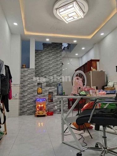 CHO THUÊ NHÀ 2 MT HẺM THÔNG 4M. SAU 1 CĂN MT LÊ VĂN THỌ. GIÁ 10TR/TH