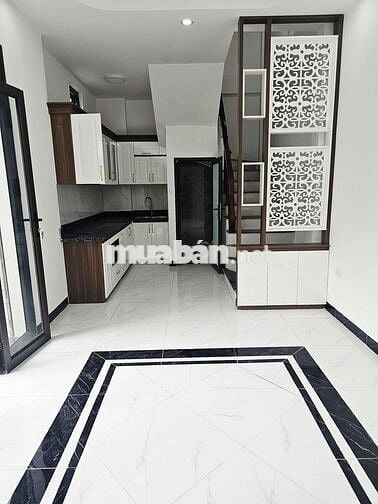 Nhà Mới Bát Khối 5 Tầng Ô Tô Thông Cách 1 Nhà – 4.x tỷ
