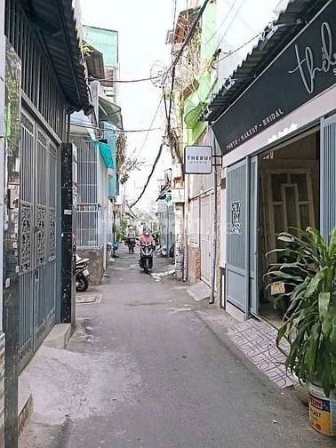CHO THUÊ NHÀ 2 MT HẺM THÔNG 4M. SAU 1 CĂN MT LÊ VĂN THỌ. GIÁ 10TR/TH