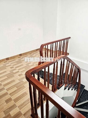 Nhà Mới Bát Khối 5 Tầng Ô Tô Thông Cách 1 Nhà – 4.x tỷ
