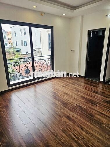 Nhà Mới Bát Khối 5 Tầng Ô Tô Thông Cách 1 Nhà – 4.x tỷ