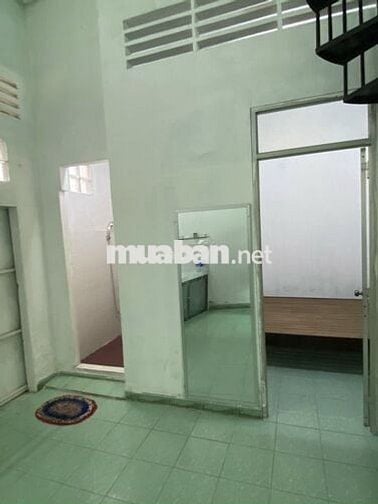 Nhà sử dụng 90m2 2P ngủ gần chợ Bình Thủy