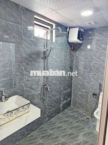 Nhà Mới Bát Khối 5 Tầng Ô Tô Thông Cách 1 Nhà – 4.x tỷ