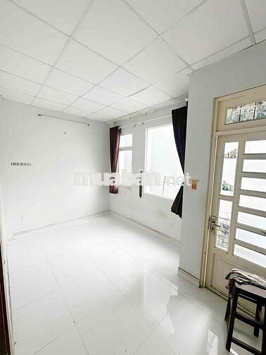 Nhà cạnh Trịnh Đình trọng-Dt:4,7x10- đúc 2 tầng- chỉ 3.xtỷ