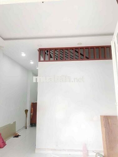 Nhà cạnh Trịnh Đình trọng-Dt:4,7x10- đúc 2 tầng- chỉ 3.xtỷ