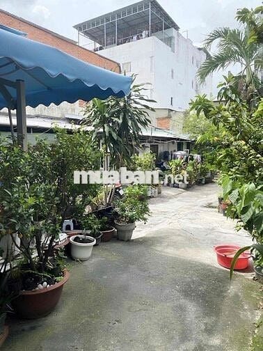 Nhà cạnh Trịnh Đình trọng-Dt:4,7x10- đúc 2 tầng- chỉ 3.xtỷ