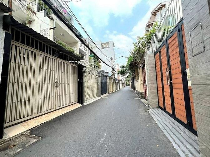 Cơ hội hiếm: Nhà HXH 6m Đất Thánh, Tân Bình – 4 phòng ngủ, 4WC, 2 tầng