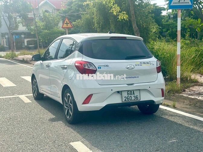 Hyundai Grand i10 2022 1.2 AT chính chủ cần bán