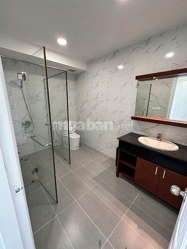 Cho thuê Penthouse cao ốc Phú Nhuận