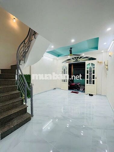 MÌNH BÁN NHÀ ĐẸP HẺM 4M LẠC LONG QUÂN, GIÁ CHỈ 4.2 TỶ