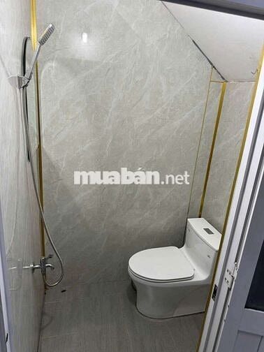 NHÀ THUÊ HẺM TẢI 9 TRIỆU CÓ SÂN THƯỢNG