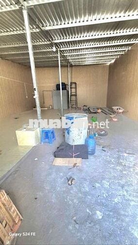 KHO XƯỞNG NỀN GẠCH MEN TRẦN LA PHÔNG GIÁ CHỈ 10 TRIEU