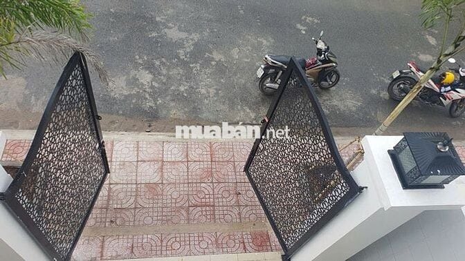 nhà phố SHR,chốt 2,4ty vay 70%=1.680tr cầu vượt Nguyễn Văn Linh 10p