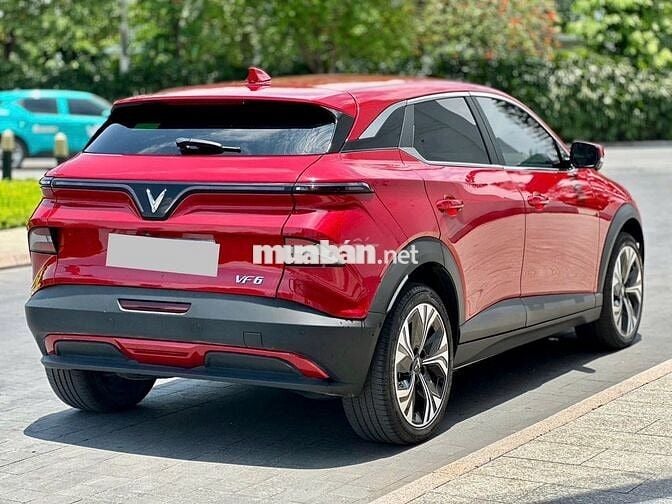 Vinfast VF6 Plus 2024 màu đỏ
