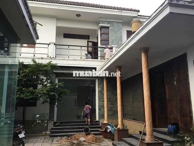 Cho thuê biệt thự hoàng hải hóc môn 700m2, 2 lầu , đường container