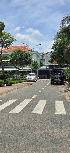 Bán Nhà phố 3 Tầng Sân thượng, SHR – sát công viên KDC Bông Sao Quận 8
