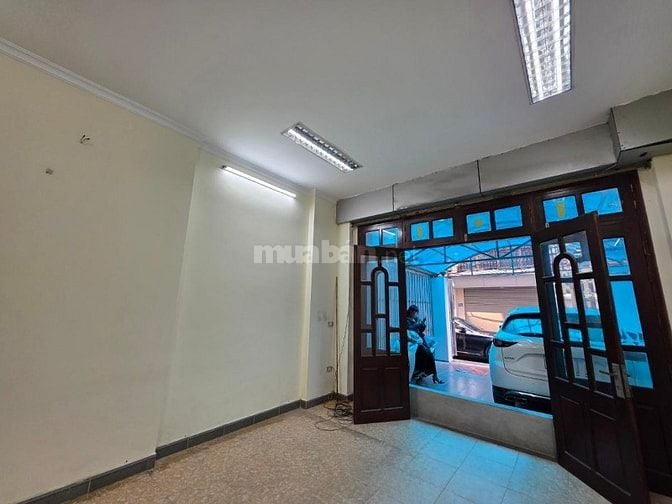 Mạc Thái Tổ,106m 6tầng, 2 ô tô tránh đỗ ,vào nhà. Giá 31,5 tỷ có TL.