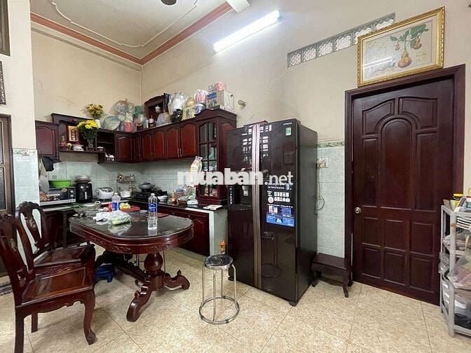 NHÀ CHÍNH CHỦ GỬI BÁN - MẶT TIỀN TIỀN LÂN - NGAY ỦY BAN XÃ BÀ ĐIỂM