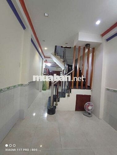 Cho thuê nhà 3 tầng HXH 70m, 10tr/ tháng