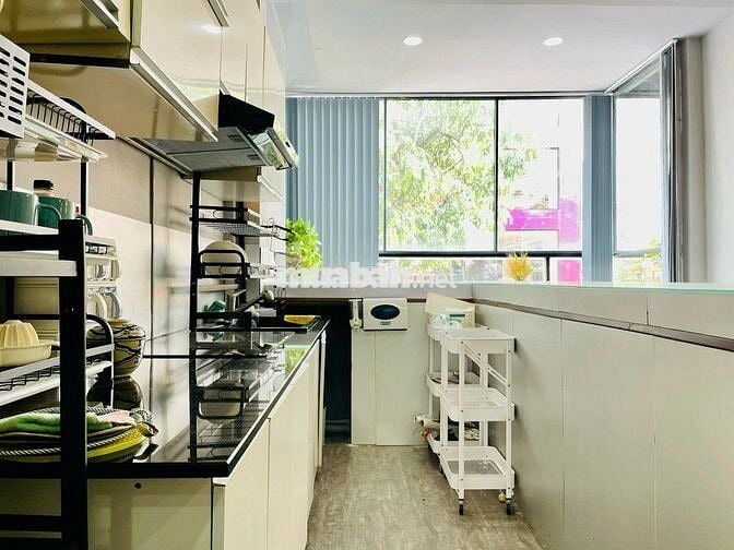 Cho thuê Penthouse hiếm, ngay vòng xoay Phù Đổng, giá tốt