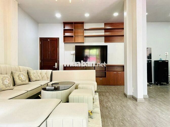 Cho thuê Penthouse hiếm, ngay vòng xoay Phù Đổng, giá tốt