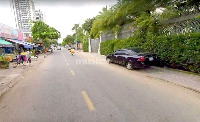 Bán nhà mặt tiền Quốc Hương, Thảo Điền, 109.8m2 đất, 2 tầng, giá 31 tỷ
