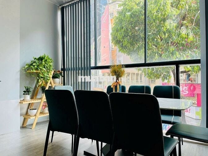 Cho thuê Penthouse hiếm, ngay vòng xoay Phù Đổng, giá tốt