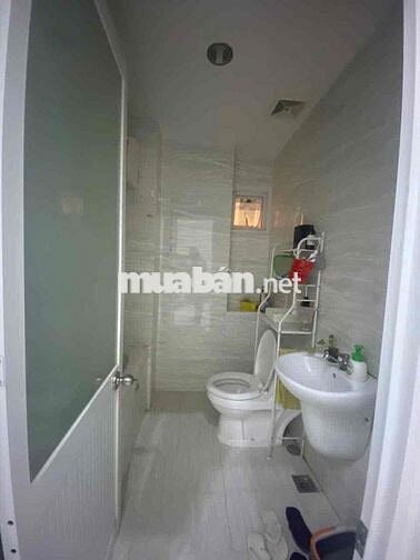 Cần share 1 phòng trong căn chung cư 3 phòng ngủ