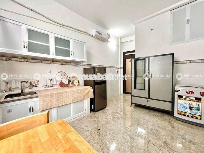 Căn hộ ban công, thang máy, mới xây, gần Đầm Sen