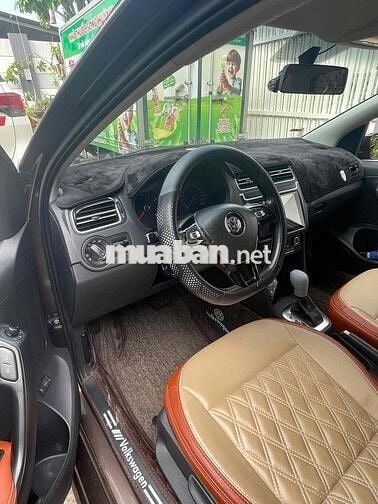 Volkswagen Polo 2016 1.6 sedan - 140000 km