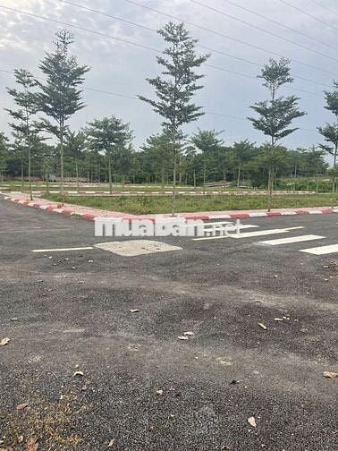 Đất tìm người ở tại lõi khu đô thị vệ tinh hòa lạc.100m2 fun thổ cư