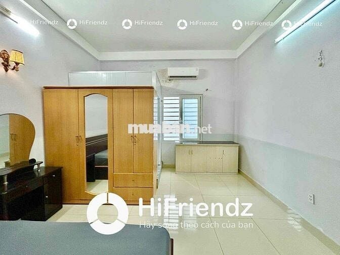 STUDIO CỬA SỔ TRỜI NỘI THẤT CƠ BẢN MẶT TIỀN ĐƯỜNG XE OTO GẦN ĐƯỜNG 3/2