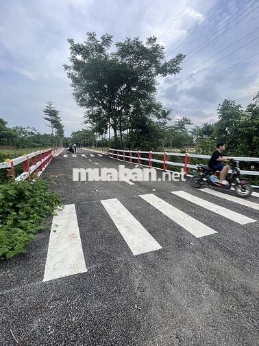 Đất tìm người ở tại lõi khu đô thị vệ tinh hòa lạc.100m2 fun thổ cư