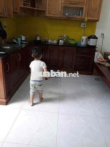Căn nhà thuê Đồng Khởi gần Y Dược, Hoàng Việt- Sân oto