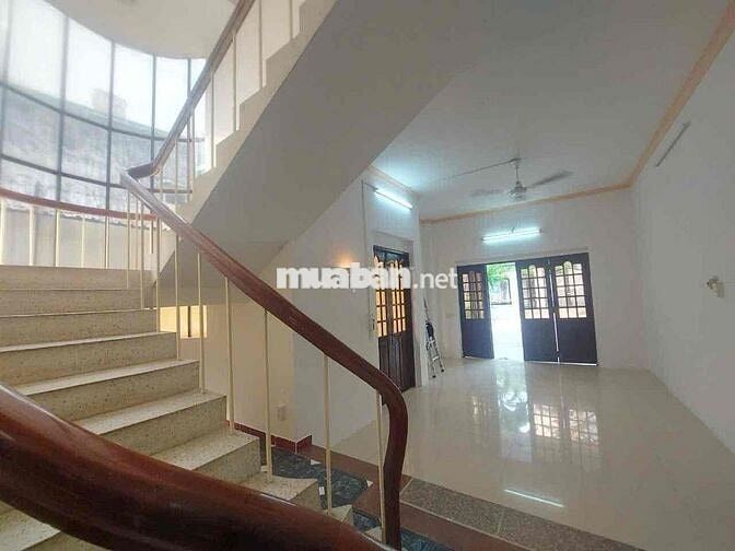 Đường xe tải hẻm Bùi Văn Ba Phường Tân Thuận Đông Quận 7