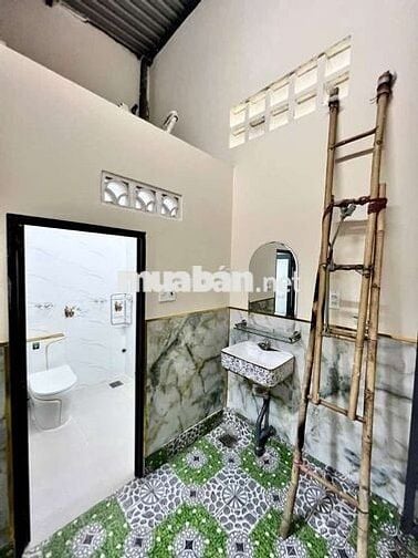 BÁN GẤP NHÀ CHỈ NHỈNH 4 TY NGAY TÂY LÂN