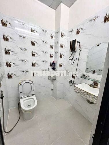 BÁN GẤP NHÀ CHỈ NHỈNH 4 TY NGAY TÂY LÂN