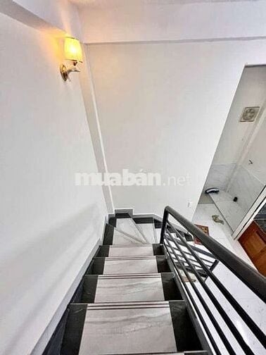 BÁN GẤP NHÀ CHỈ NHỈNH 4 TY NGAY TÂY LÂN