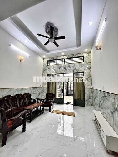 BÁN GẤP NHÀ CHỈ NHỈNH 4 TY NGAY TÂY LÂN