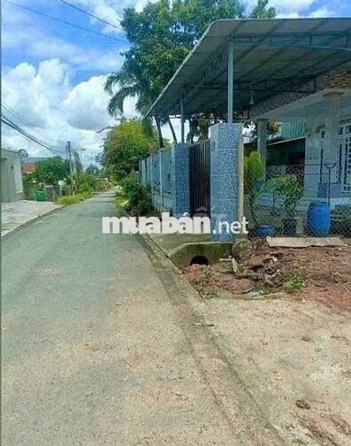 Còn *** 1 lô 650Tr 100m2 ngay chợ Bến Lớn , kế bên KDL Đại Nam