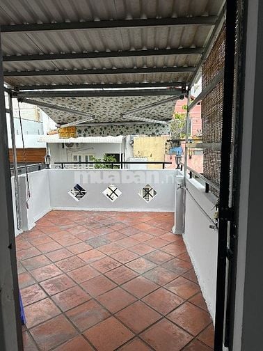 Hẻm oto kinh doanh buôn bán mọi ngành nghề