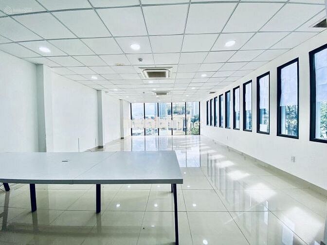 Tòa Nhà mới xây Mặt tiền Gần Hai Bà Trưng khu yên tĩnh dân trí cao Q3